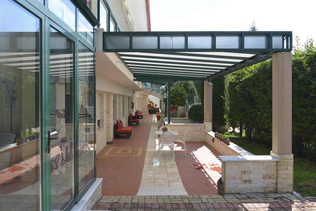 Hotel Galaxy Krepeni Экстерьер фото